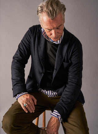 ZQ Merino Super 120s Wool Jersey Black Crew neck by Italy's first textile B-corp Reda.  Anti-crease, super comfortable and fits to bodily movements.